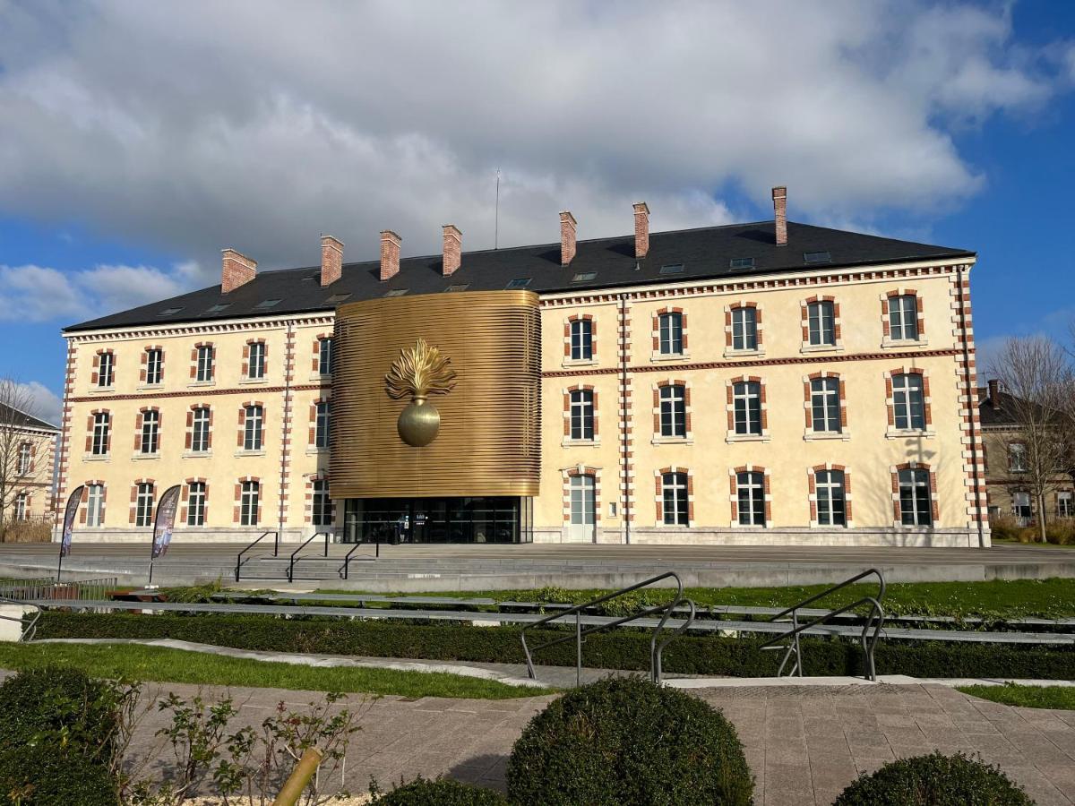 Le Vicomte Apartment Melun Exterior photo