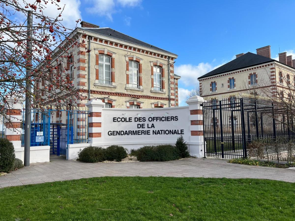 Le Vicomte Apartment Melun Exterior photo